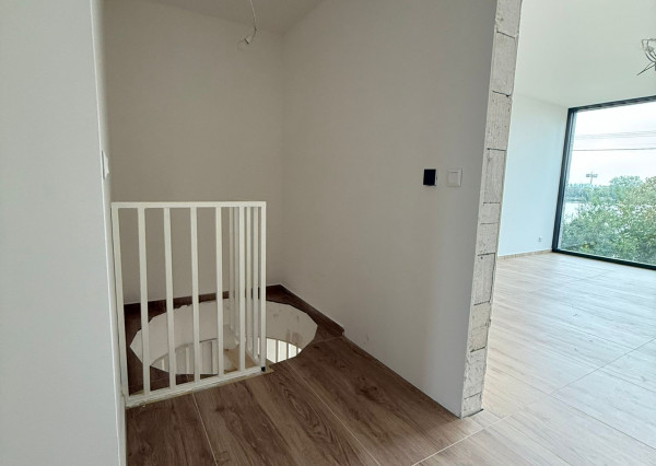 NA PREDAJ! Rodinný dom, pri Vajnorskom jazere