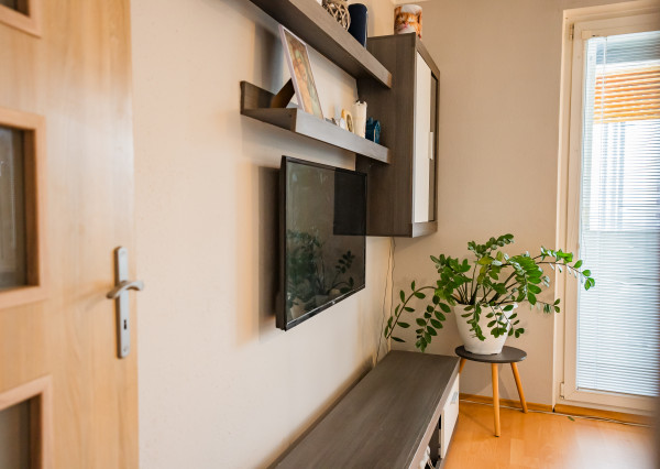 IBA U NÁS ! Priestranný 3i byt, 70m2, Trenčín, Hollého ul.