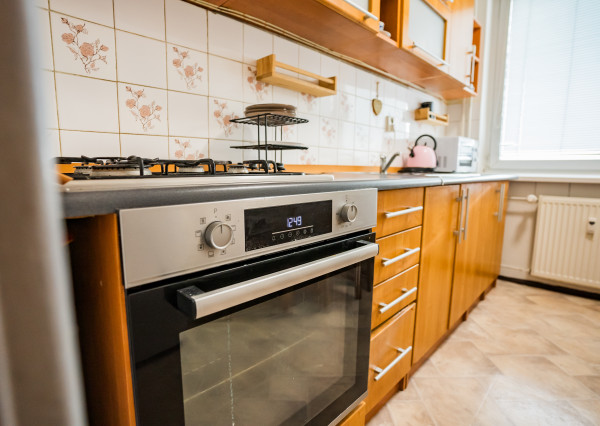 IBA U NÁS ! Priestranný 3i byt, 70m2, Trenčín, Hollého ul.