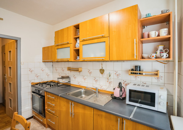 IBA U NÁS ! Priestranný 3i byt, 70m2, Trenčín, Hollého ul.