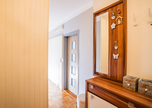 IBA U NÁS ! Priestranný 3i byt, 70m2, Trenčín, Hollého ul.