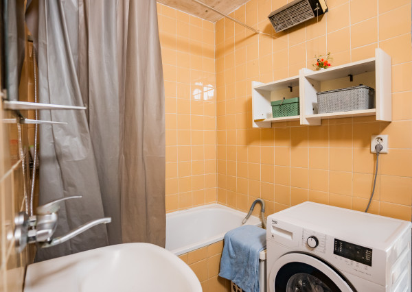 IBA U NÁS ! Priestranný 3i byt, 70m2, Trenčín, Hollého ul.