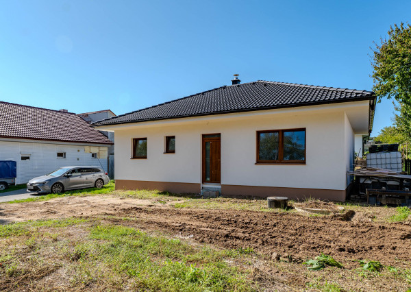IBA U NÁS! Na predaj 3izbový dom v Pečeňanoch, 585m2, BNB