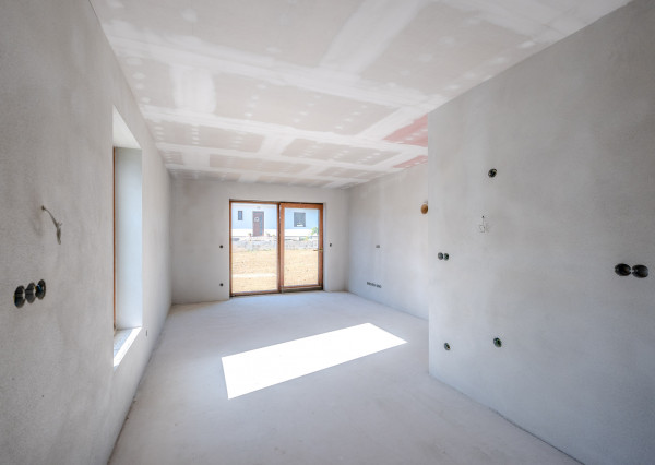 IBA U NÁS! Na predaj 3izbový dom v Pečeňanoch, 585m2, BNB