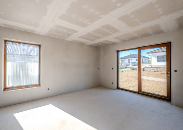 IBA U NÁS! Na predaj 3izbový dom v Pečeňanoch, 585m2, BNB