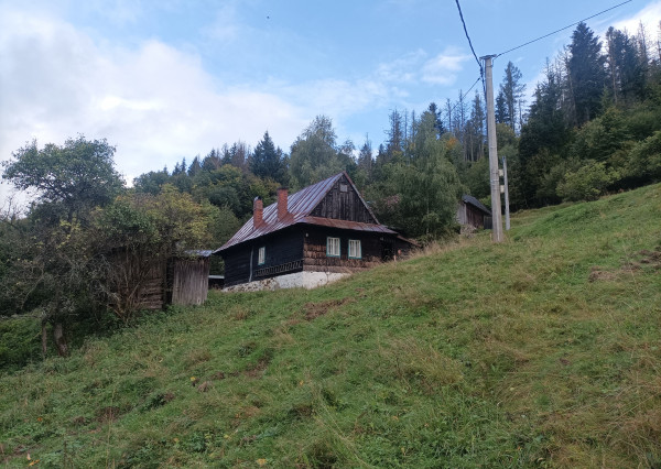 NA PREDAJ! Romantická drevenica s výhľadmi-Dlhá nad Kysucou