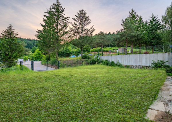 IBA U NÁS! Byt ako dom, 4 izby terasa a pozemok 450m2