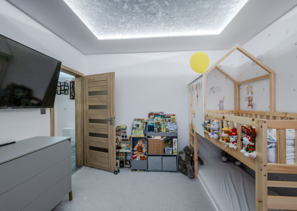 IBA U NÁS! Na predaj 4i bungalov s bazénom, Dunajská S,735m2