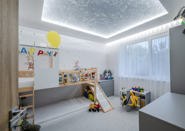 IBA U NÁS! Na predaj 4i bungalov s bazénom, Dunajská S,735m2