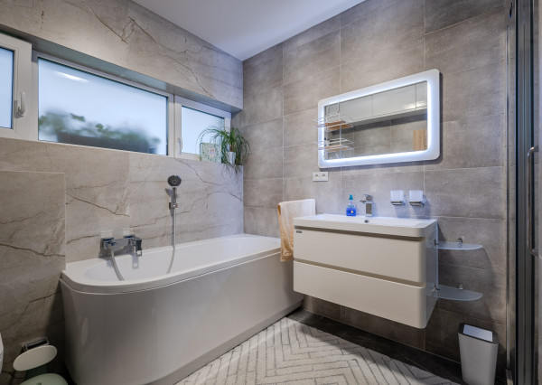 IBA U NÁS! Na predaj 4i bungalov s bazénom, Dunajská S,735m2