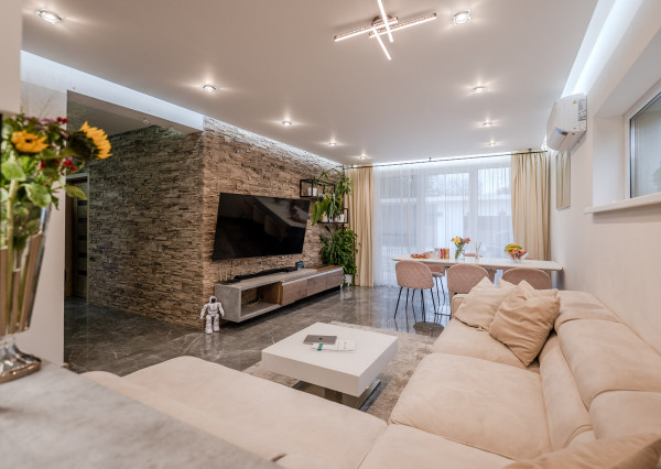 IBA U NÁS! Na predaj 4i bungalov s bazénom, Dunajská S,735m2