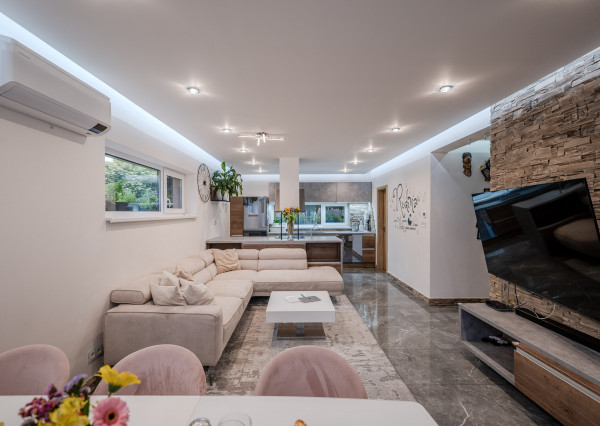 IBA U NÁS! Na predaj 4i bungalov s bazénom, Dunajská S,735m2