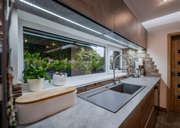 IBA U NÁS! Na predaj 4i bungalov s bazénom, Dunajská S,735m2