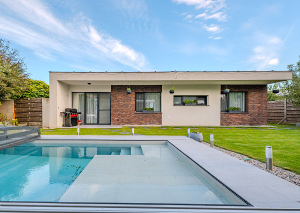 IBA U NÁS! Na predaj 4i bungalov s bazénom, Dunajská S,735m2
