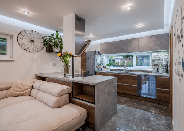 IBA U NÁS! Na predaj 4i bungalov s bazénom, Dunajská S,735m2