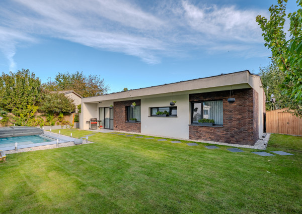 IBA U NÁS! Na predaj 4i bungalov s bazénom, Dunajská S,735m2