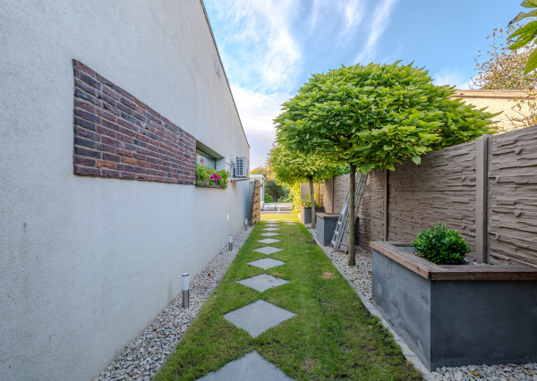 IBA U NÁS! Na predaj 4i bungalov s bazénom, Dunajská S,735m2