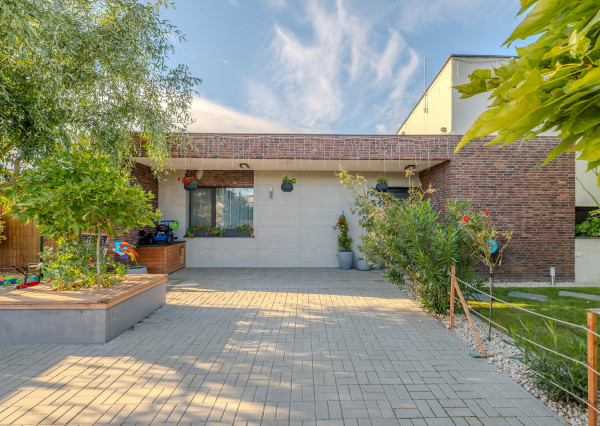 IBA U NÁS! Na predaj 4i bungalov s bazénom, Dunajská S,735m2