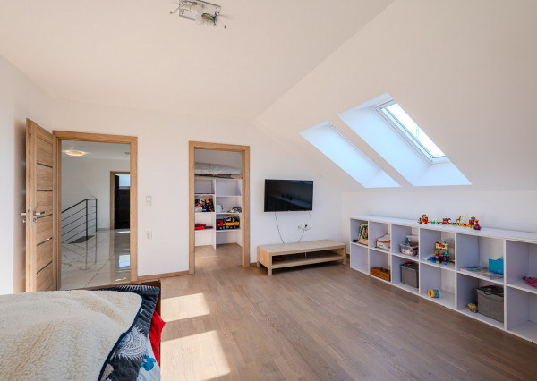 IBA U NÁS! Na predaj 5i veľkorysý dom, Zamarovce, okres TN