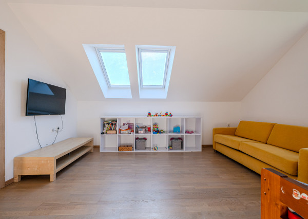 IBA U NÁS! Na predaj 5i veľkorysý dom, Zamarovce, okres TN