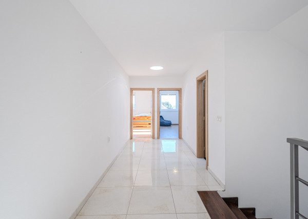 IBA U NÁS! Na predaj 5i veľkorysý dom, Zamarovce, okres TN