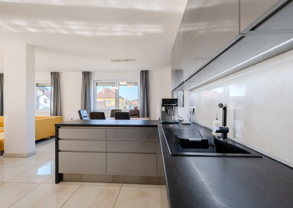 IBA U NÁS! Na predaj 5i veľkorysý dom, Zamarovce, okres TN