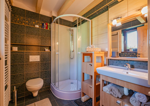 IBA U NÁS! Výnimočný rodinný dom, pozemok 973 m2, Makov