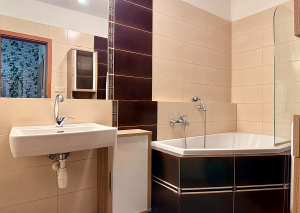 IBA U NÁS! Svetlý 4i byt s terasou a loggiami v Ružinove