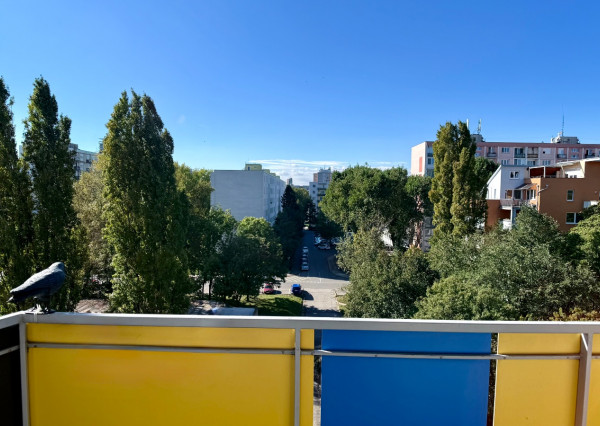 IBA U NÁS! Svetlý 4i byt s terasou a loggiami v Ružinove