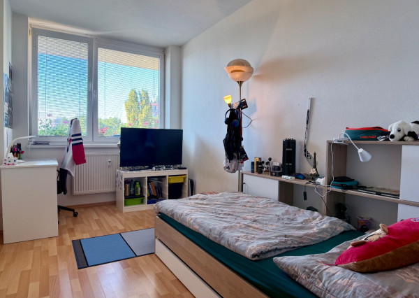 IBA U NÁS! Svetlý 4i byt s terasou a loggiami v Ružinove