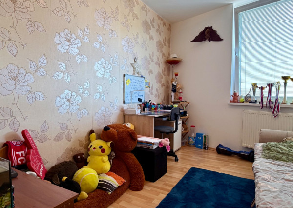 IBA U NÁS! Svetlý 4i byt s terasou a loggiami v Ružinove