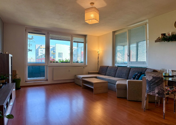 IBA U NÁS! Svetlý 4i byt s terasou a loggiami v Ružinove