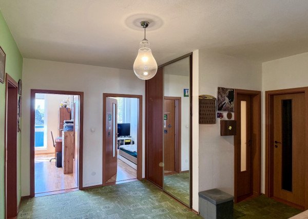 IBA U NÁS! Svetlý 4i byt s terasou a loggiami v Ružinove