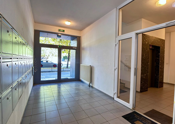 IBA U NÁS! Svetlý 4i byt s terasou a loggiami v Ružinove