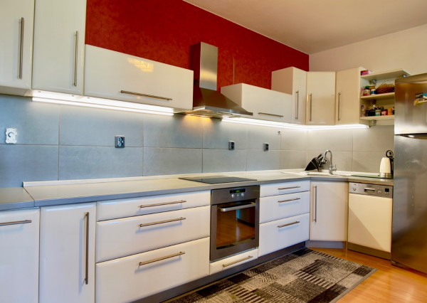 IBA U NÁS! Svetlý 4i byt s terasou a loggiami v Ružinove