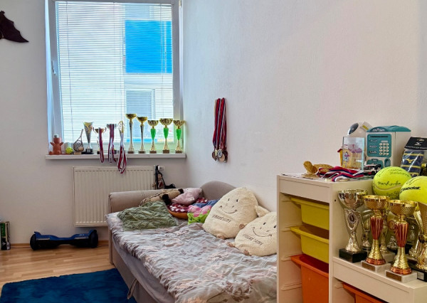 IBA U NÁS! Svetlý 4i byt s terasou a loggiami v Ružinove