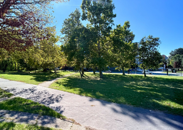 IBA U NÁS! Svetlý 4i byt s terasou a loggiami v Ružinove