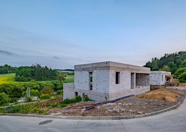 IBA U NÁS! Moderný 4i rodinný dom s dvojgarážou, 770m2,PB