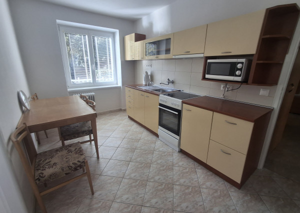 IBA U NÁS!Prenájom 2izb.byt v Považskej Bystrici časť Lánska