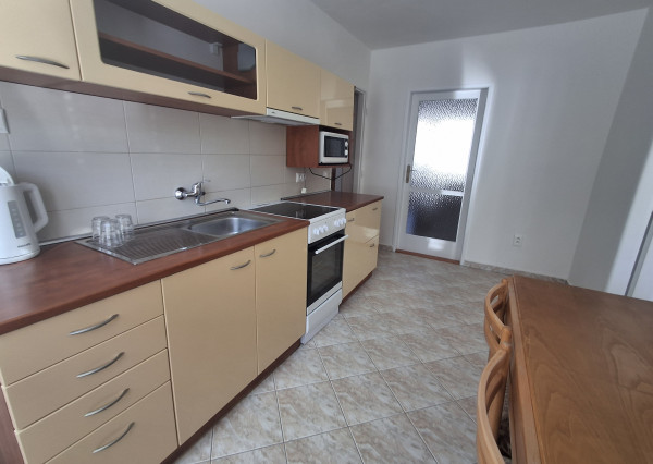 IBA U NÁS!Prenájom 2izb.byt v Považskej Bystrici časť Lánska