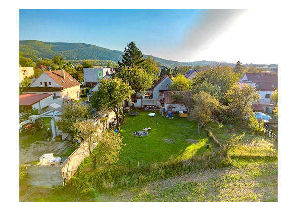 IBA U NÁS! Dom s väčšou záhradou a výhľadom - Dubnica n./V.