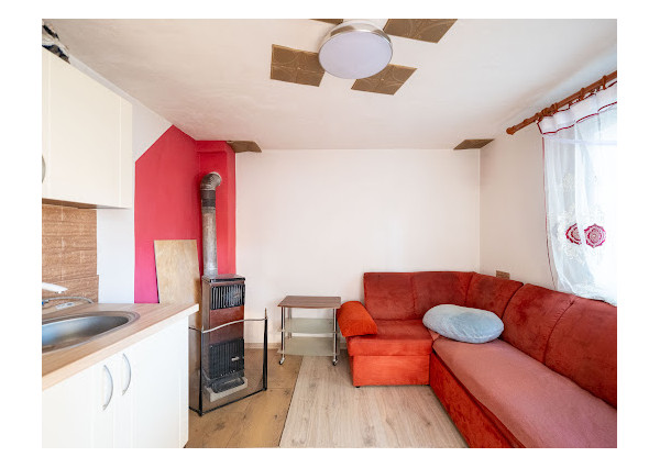 IBA U NÁS! Dom s väčšou záhradou a výhľadom - Dubnica n./V.