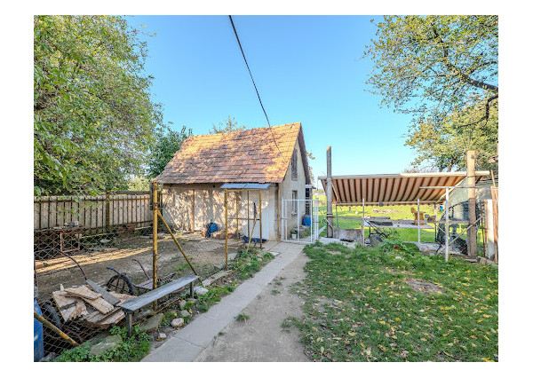 IBA U NÁS! Dom s väčšou záhradou a výhľadom - Dubnica n./V.