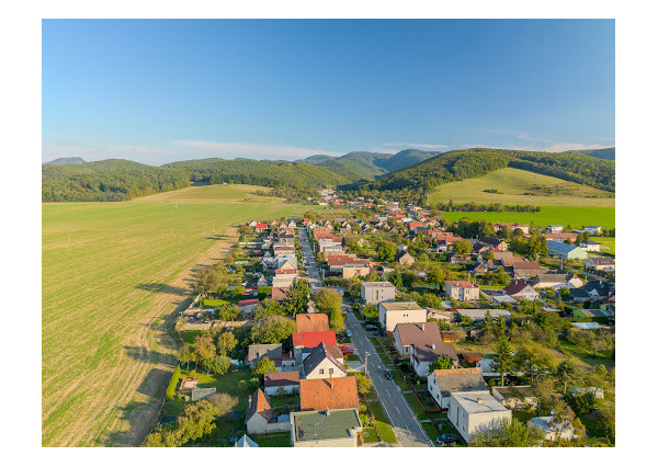 IBA U NÁS! Dom s väčšou záhradou a výhľadom - Dubnica n./V.