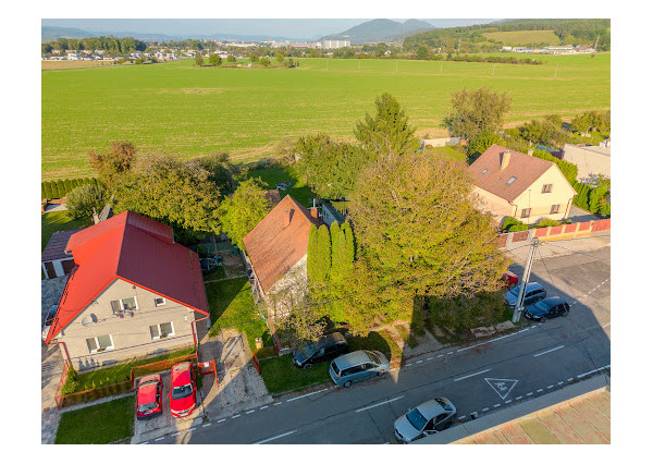 IBA U NÁS! Dom s väčšou záhradou a výhľadom - Dubnica n./V.