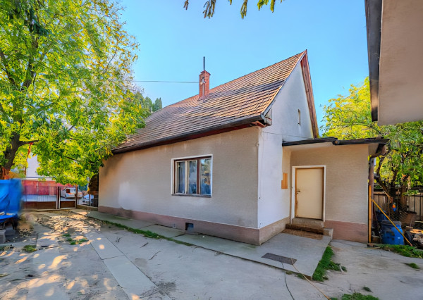 IBA U NÁS! Dom s väčšou záhradou a výhľadom - Dubnica n./V.