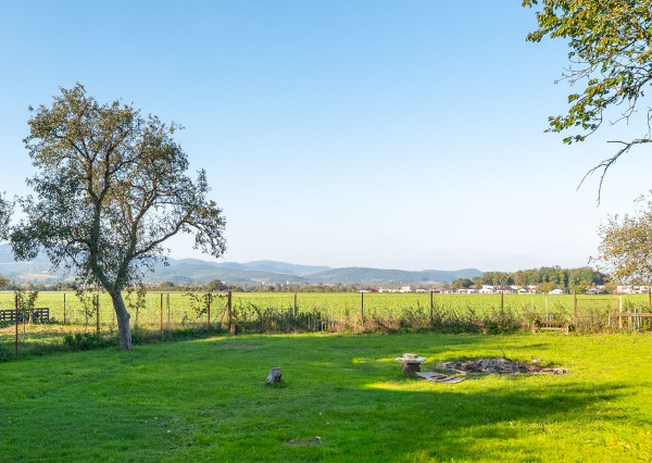 IBA U NÁS! Dom s väčšou záhradou a výhľadom - Dubnica n./V.