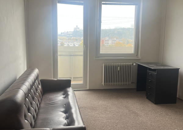 NA PREDAJ 2 izbový byt po čiast.rekonšt, Zlatovská, TN, 49m2