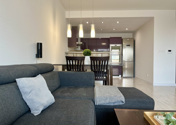 NA PREDAJ: Veľký 2-izbový byt s parkovaním v Ružinove