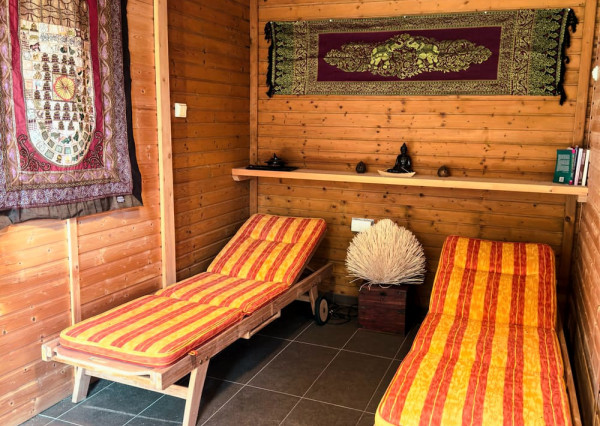 IBA U NÁS: Vidiecky dom so saunou a 3 spálňami – Cerová